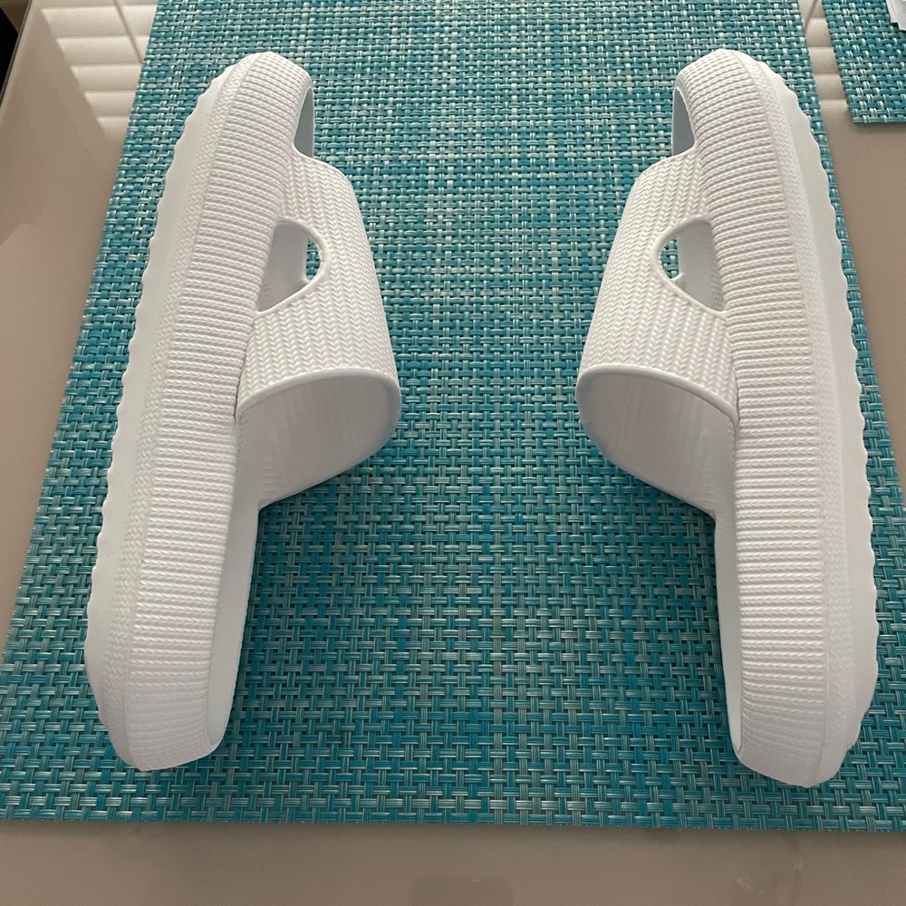 Cozislides white. Brand new never worn
